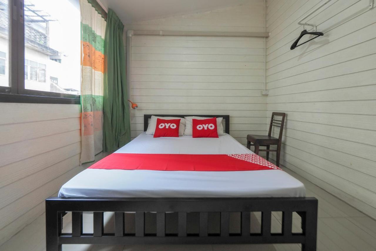 Oyo 1016 Jade'S House Hotel Bangkok Ngoại thất bức ảnh