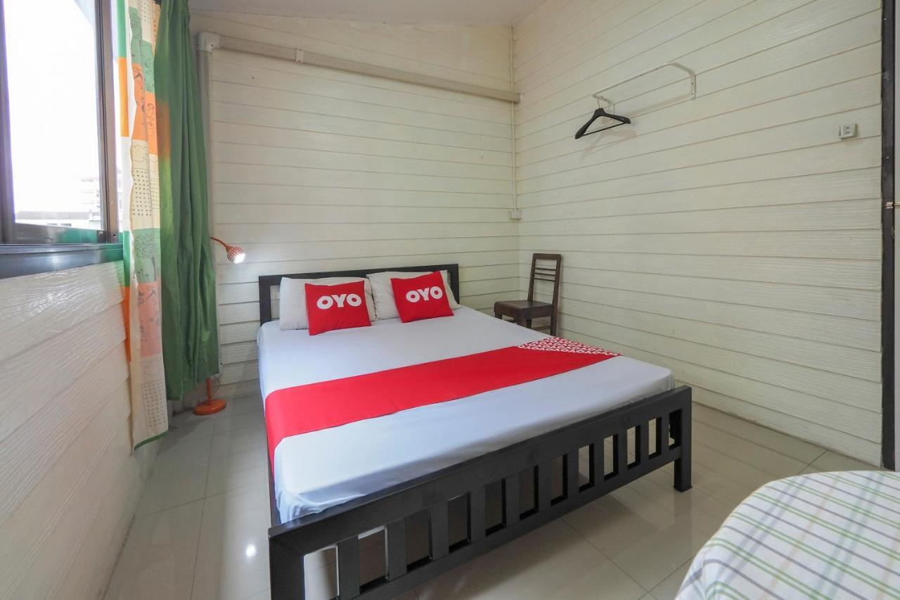 Oyo 1016 Jade'S House Hotel Bangkok Ngoại thất bức ảnh