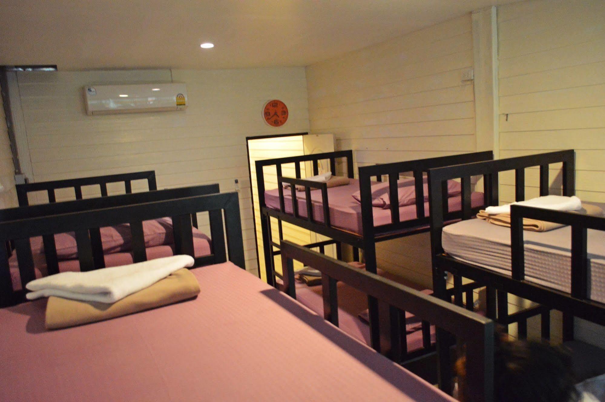 Oyo 1016 Jade'S House Hotel Bangkok Ngoại thất bức ảnh